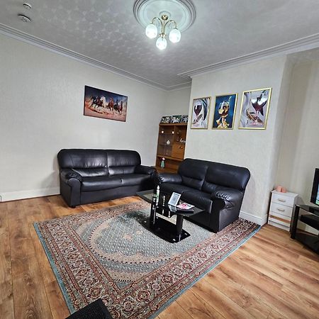 Spacious Two Bedroom House, Parking And Wifi Leeds  Ngoại thất bức ảnh