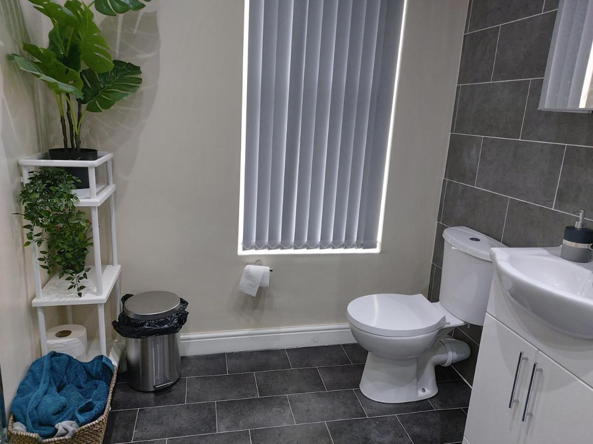 Spacious Two Bedroom House, Parking And Wifi Leeds  Ngoại thất bức ảnh
