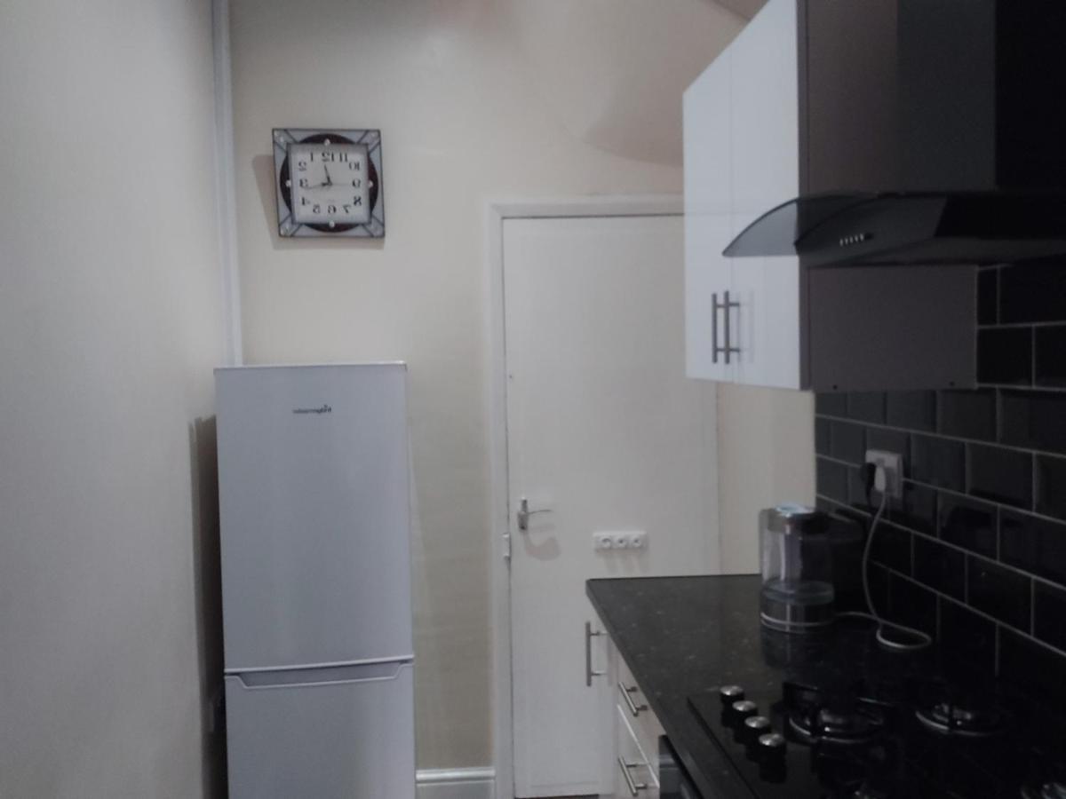 Spacious Two Bedroom House, Parking And Wifi Leeds  Ngoại thất bức ảnh