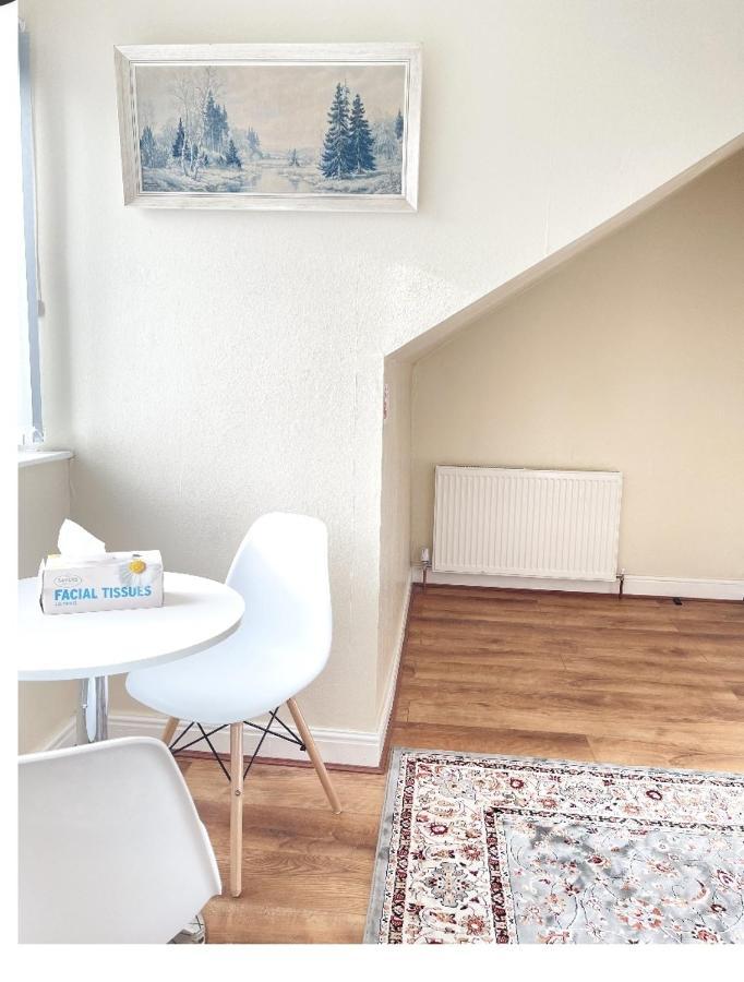 Spacious Two Bedroom House, Parking And Wifi Leeds  Ngoại thất bức ảnh