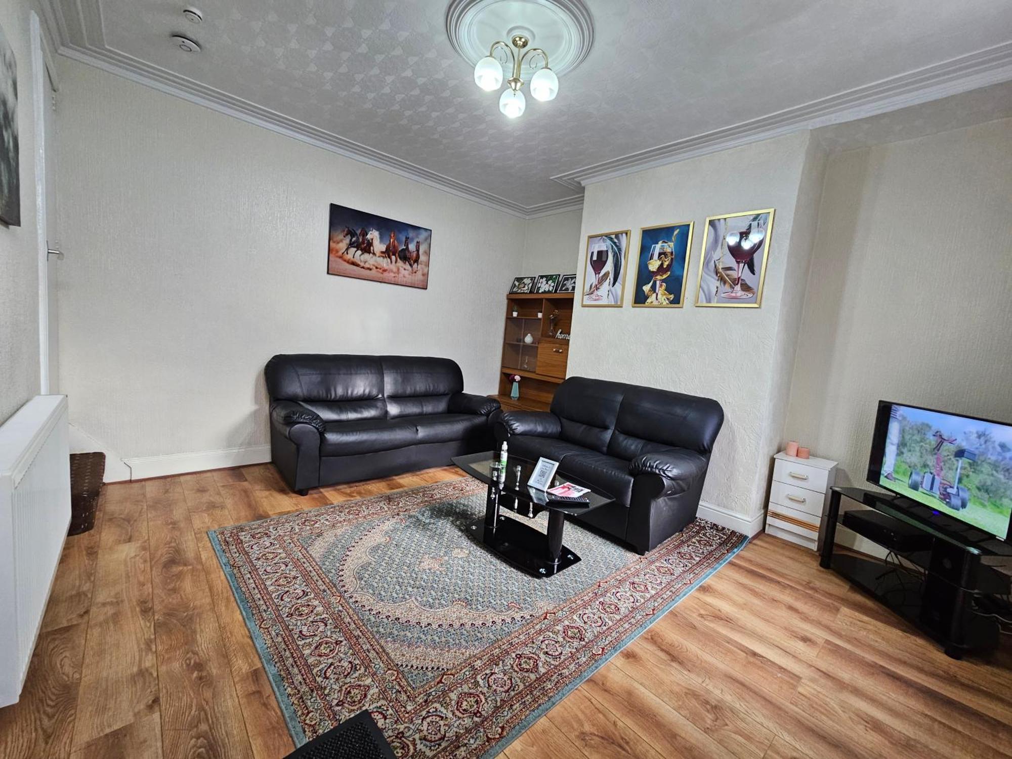 Spacious Two Bedroom House, Parking And Wifi Leeds  Ngoại thất bức ảnh