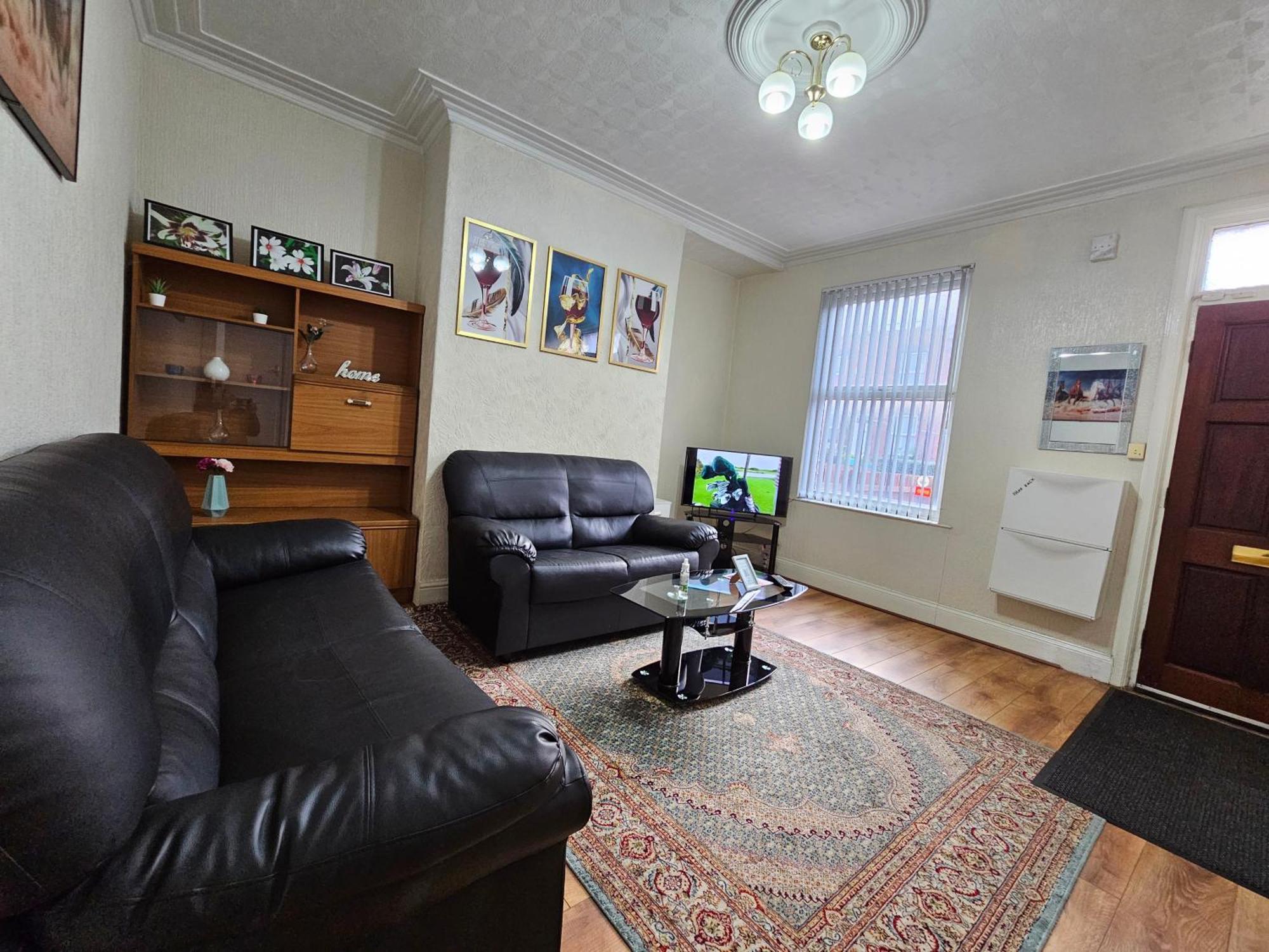 Spacious Two Bedroom House, Parking And Wifi Leeds  Ngoại thất bức ảnh